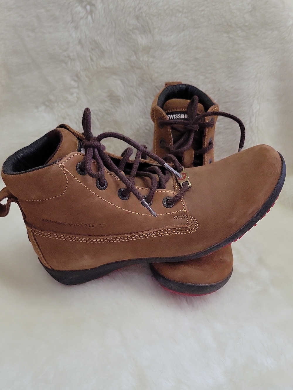 SWISSBRAND Brown Leather Lace-Up Hiking Boots. Size 9